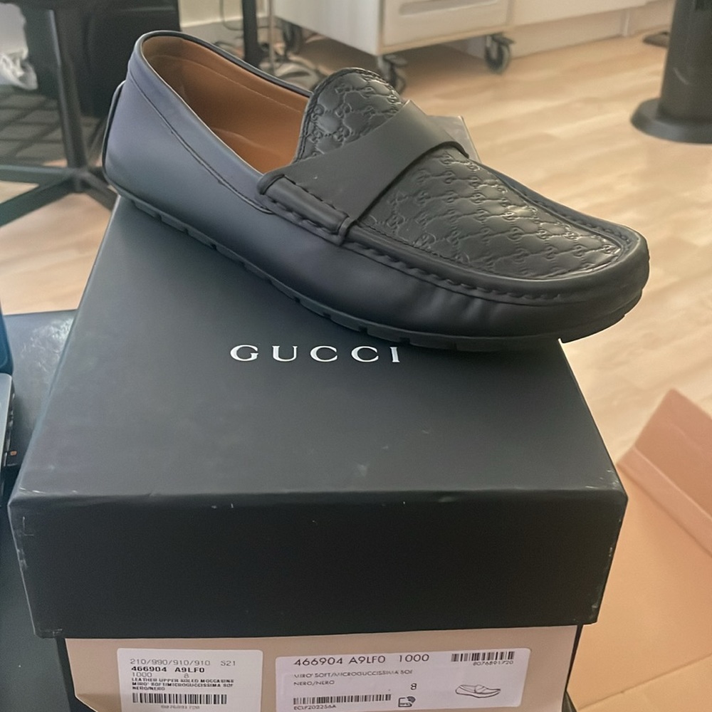 Gucci like new worn twice beautiful
